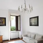Comecasa 3 Bedrooms Near Bocconi Apartment